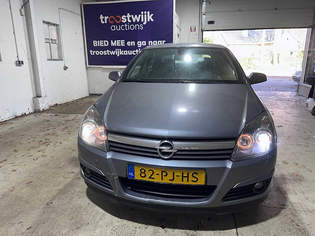 Opel - astra - 1.8 cosmo - 82-pj-hs- 2004 - afbeelding 12 van  14