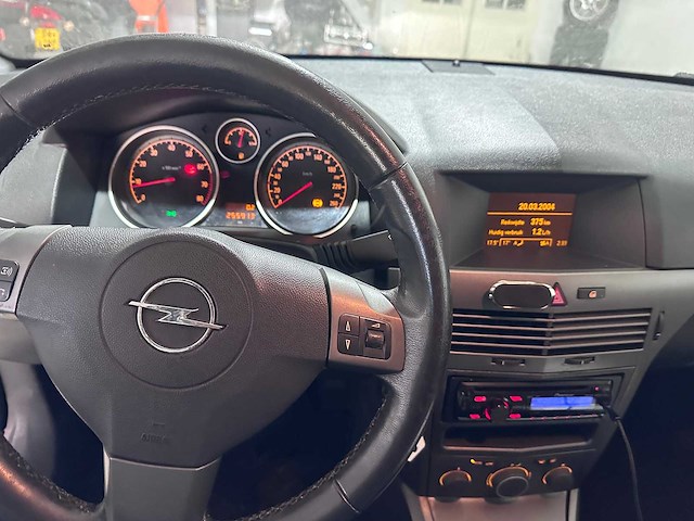 Opel - astra - 1.8 cosmo - 82-pj-hs- 2004 - afbeelding 13 van  14