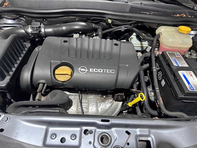 Opel - astra - 1.8 cosmo - 82-pj-hs- 2004 - afbeelding 4 van  9