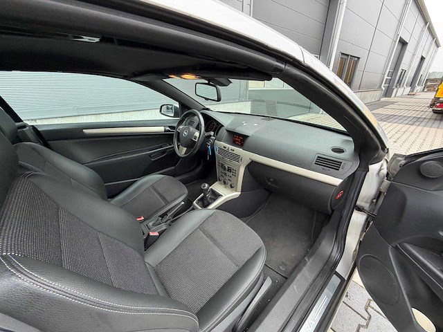 Opel - astra - twintop 1.8 enjoy - personenauto - 2006 - afbeelding 2 van  21
