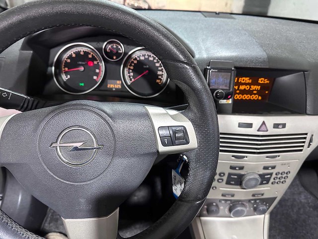 Opel - astra twintop - 1.8 cosmo - 49-ts-jv- 2007 - afbeelding 2 van  11