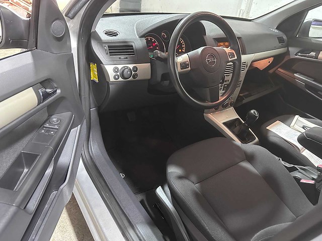 Opel - astra wagon - 1.6 temptation - car - 2008 - afbeelding 13 van  15