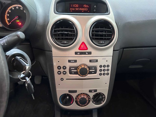 Opel - corsa - 1.0-12v essentia - kv-427-p- 2009 - afbeelding 4 van  15