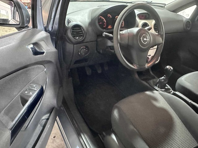 Opel - corsa - 1.0-12v essentia - kv-427-p- 2009 - afbeelding 13 van  15