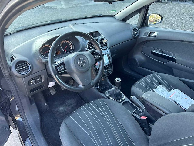 Opel - corsa - 1.2-16v 111 edition 23-lgb-5 2010 iaw - afbeelding 9 van  17