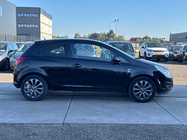 Opel - corsa - 1.2-16v 111 edition 23-lgb-5 2010 iaw - afbeelding 12 van  17