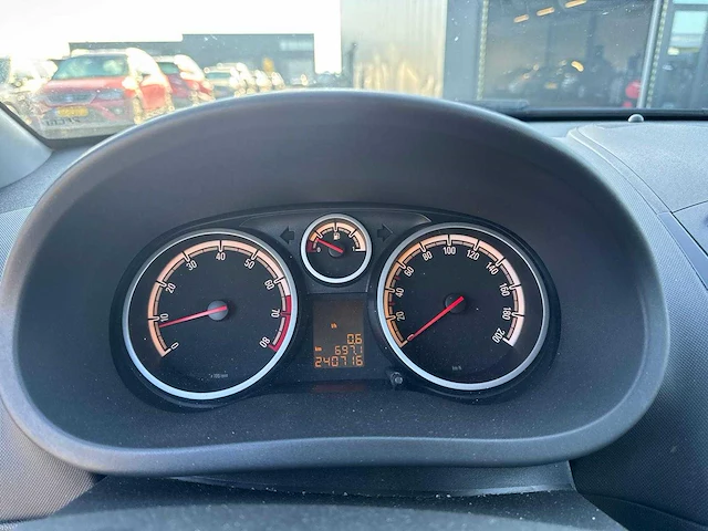 Opel - corsa - 1.2-16v 111 edition 23-lgb-5 2010 iaw - afbeelding 2 van  17