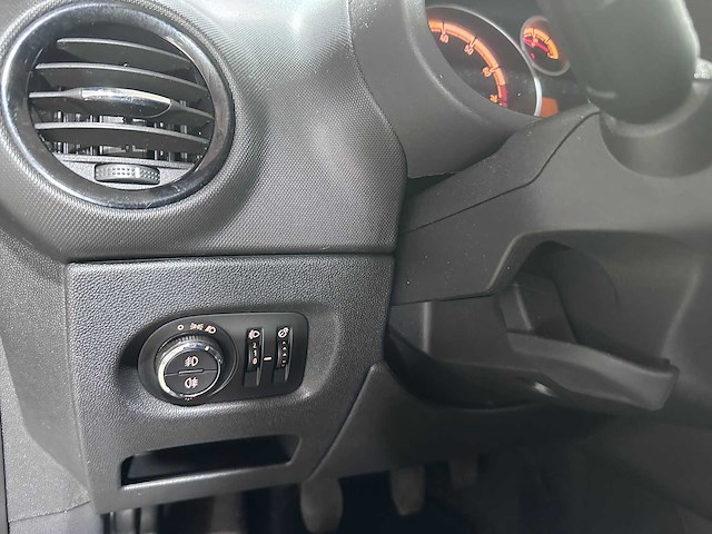 Opel - corsa - 1.4-16v 111 edition - 17-lll-9- 2010 - afbeelding 3 van  18