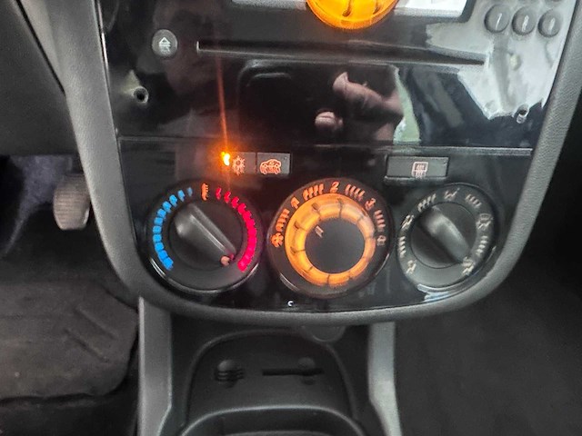 Opel - corsa - 1.4-16v 111 edition - 17-lll-9- 2010 - afbeelding 6 van  18