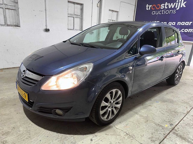 Opel - corsa - 1.4-16v 111 edition - 17-lll-9- 2010 - afbeelding 1 van  18