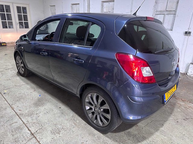 Opel - corsa - 1.4-16v 111 edition - 17-lll-9- 2010 - afbeelding 11 van  18