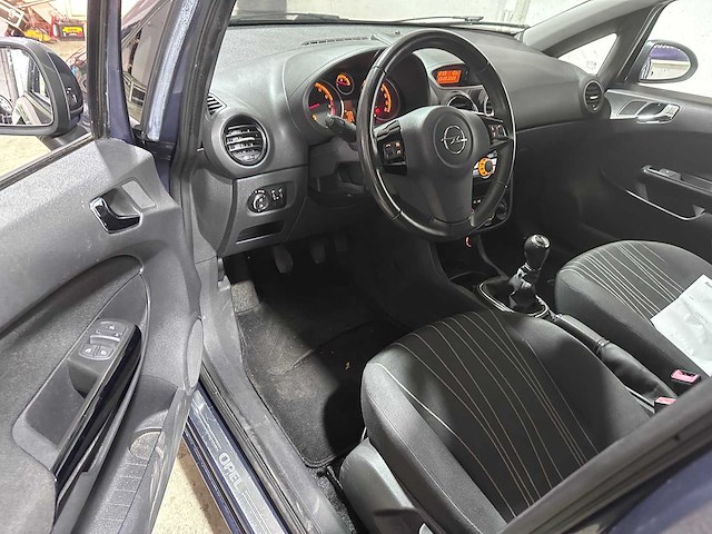 Opel - corsa - 1.4-16v 111 edition - 17-lll-9- 2010 - afbeelding 16 van  18