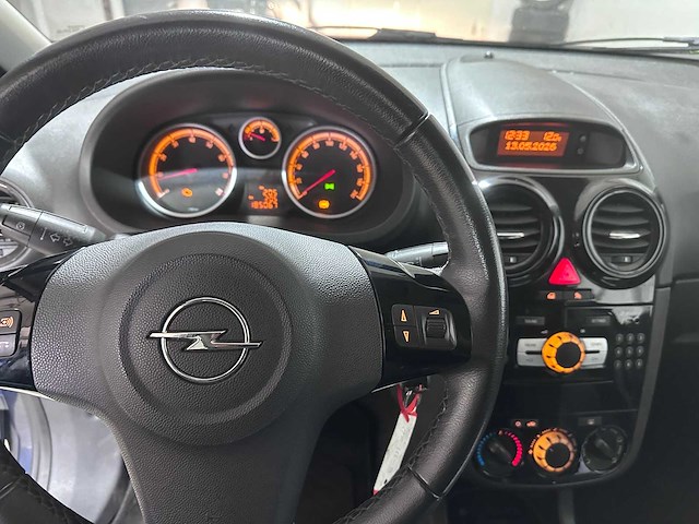 Opel - corsa - 1.4-16v 111 edition - 17-lll-9- 2010 - afbeelding 17 van  18