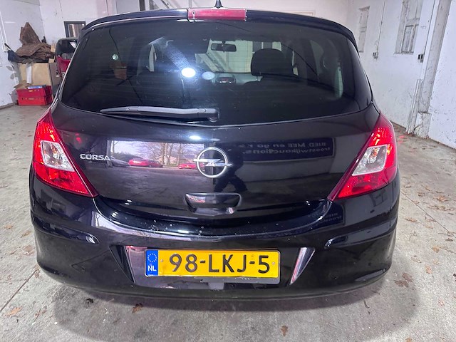 Opel - corsa - 1.4-16v 111 edition - 98-lkj-5- 2010 - afbeelding 12 van  18
