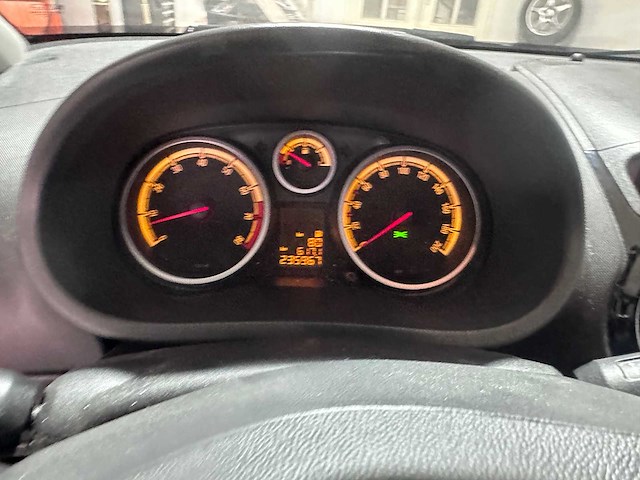 Opel - corsa - 1.4-16v 111 edition - 98-lkj-5- 2010 - afbeelding 18 van  18