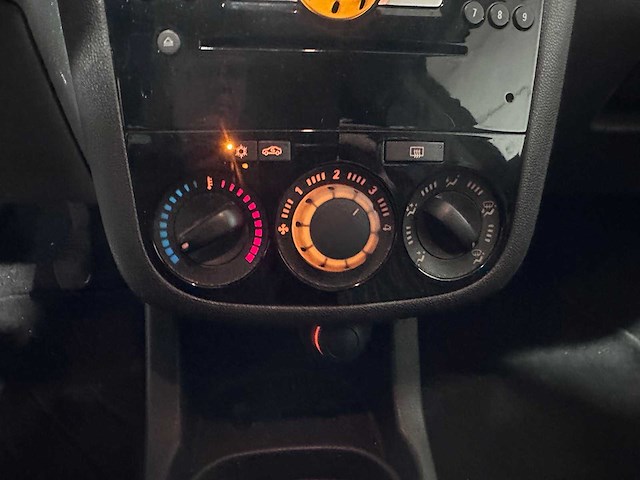 Opel - corsa - 1.4-16v 111 edit.lpg - 32-lsx-2 - afbeelding 6 van  19