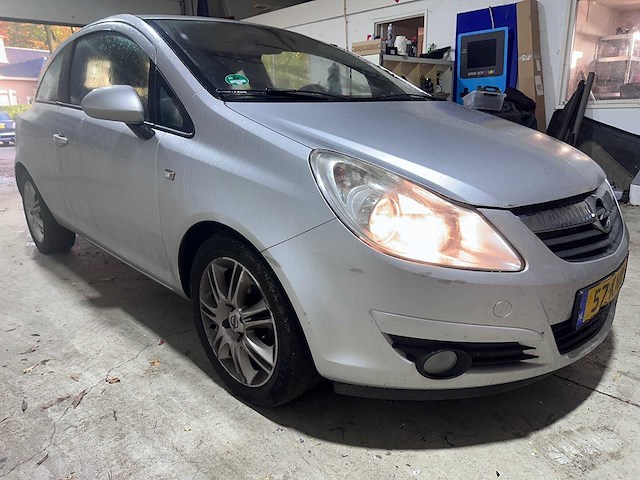 Opel - corsa - 1.4-16v cosmo - 57-knh-1 - afbeelding 17 van  19