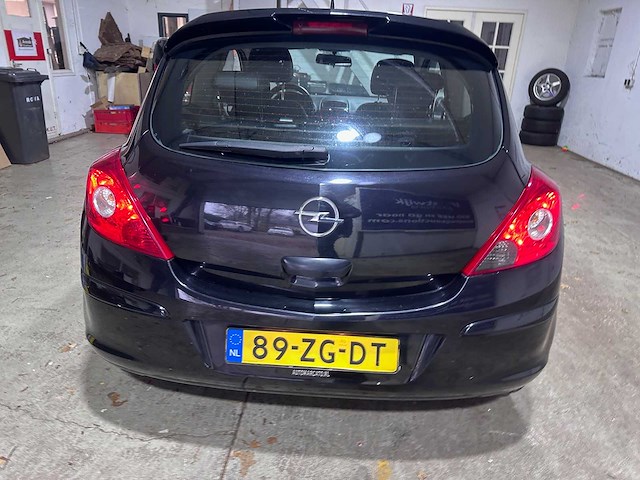 Opel - corsa - 1.4-16v cosmo - 89-zg-dt - afbeelding 13 van  18
