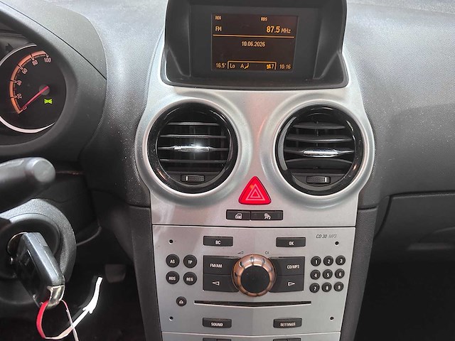 Opel - corsa - 1.4-16v cosmo - pg-272-s- 2009 - afbeelding 4 van  19