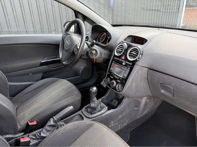 Opel - corsa - personenauto - 2012 - afbeelding 10 van  25