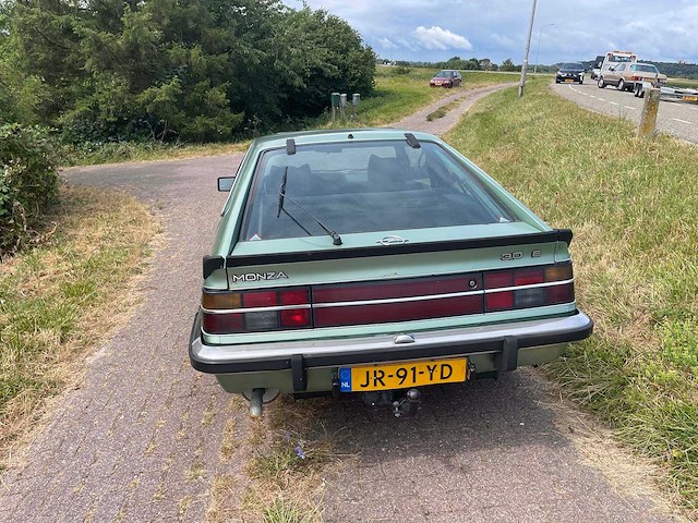 Opel - monza - oldtimer - afbeelding 8 van  13