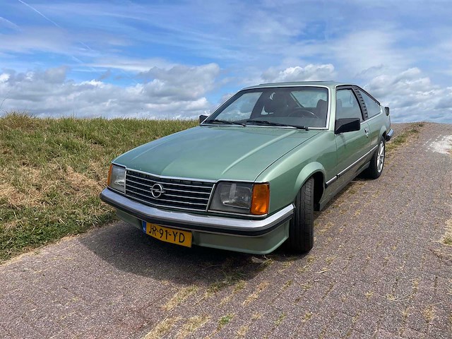 Opel - monza - oldtimer - afbeelding 9 van  13