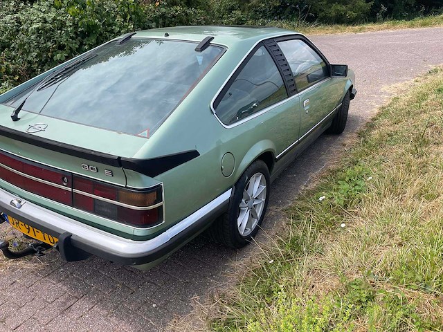 Opel - monza - oldtimer - afbeelding 10 van  13