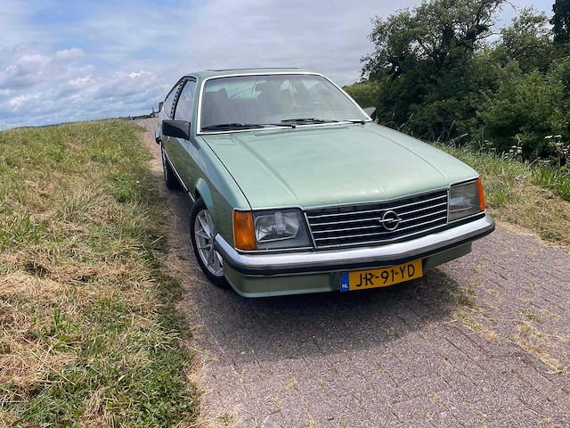 Opel - monza - oldtimer - afbeelding 12 van  13