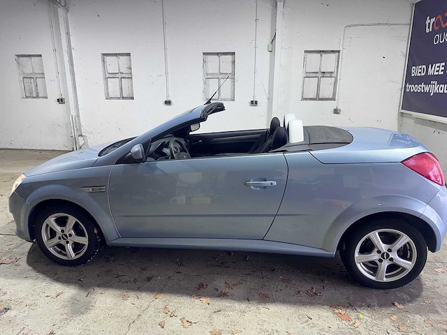 Opel - tigra twintop - 1.4-16v enjoy - 09-pvf-7 - afbeelding 11 van  18