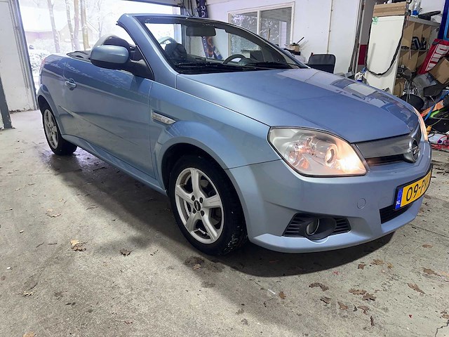 Opel - tigra twintop - 1.4-16v enjoy - 09-pvf-7 - afbeelding 15 van  18