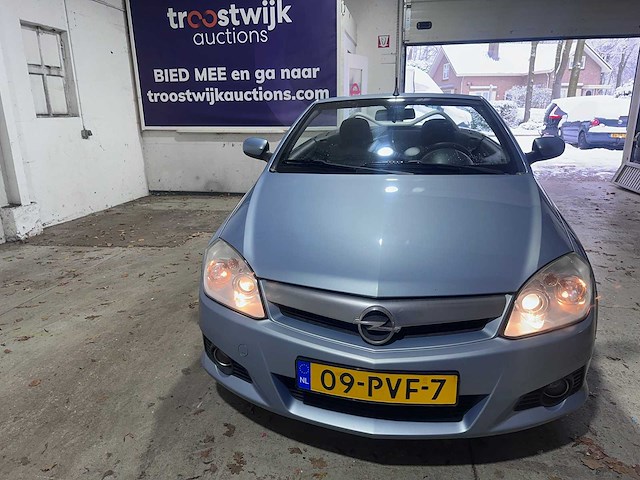 Opel - tigra twintop - 1.4-16v enjoy - 09-pvf-7 - afbeelding 16 van  18