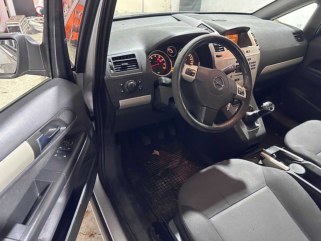 Opel - zafira - 1.6 temptation - 20-sfv-6 - afbeelding 17 van  18