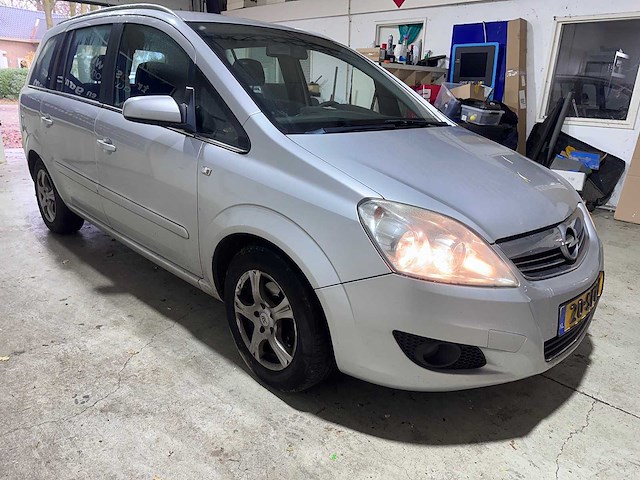 Opel - zafira - 1.6 temptation - 20-sfv-6 - afbeelding 13 van  16