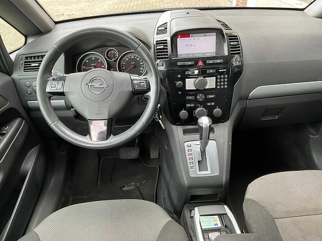 Opel - zafira - 1.9 cdti cosmo - automaat - personenauto - 2010 - afbeelding 10 van  31