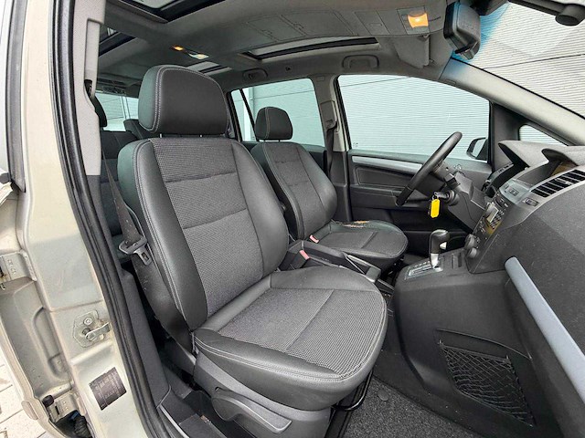 Opel - zafira - 1.9 cdti cosmo - personenauto - 2007 - afbeelding 18 van  27
