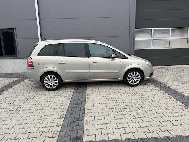 Opel - zafira - 1.9 cdti cosmo - personenauto - 2007 - afbeelding 22 van  27