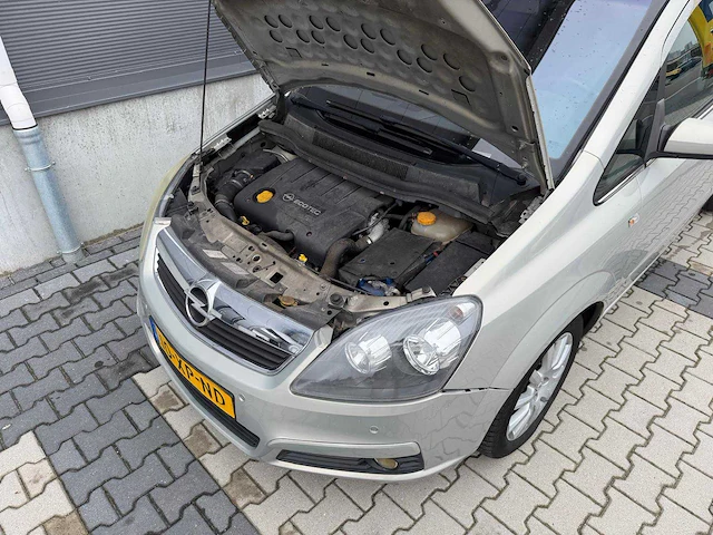 Opel - zafira - 1.9 cdti cosmo - personenauto - 2007 - afbeelding 10 van  27