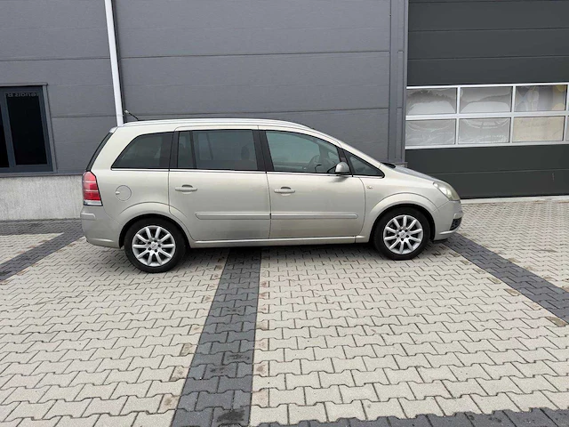 Opel - zafira - 1.9 cdti cosmo - personenauto - 2007 - afbeelding 22 van  27