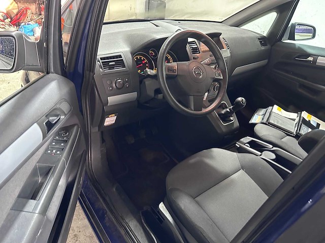 Opel - zafira - 2.2 enjoy - 32-tk-lv - afbeelding 17 van  18