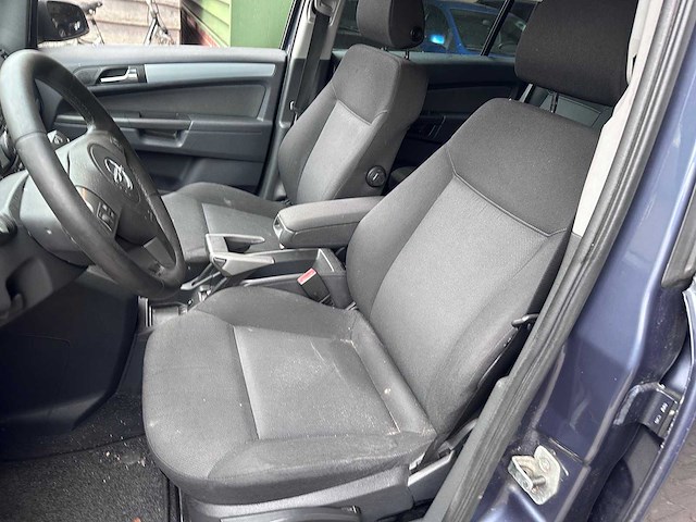 Opel - zafira - 2.2 temptation - 46-zf-kd - afbeelding 2 van  9