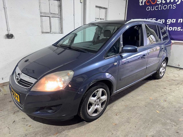 Opel - zafira - 2.2 temptation 7 p- 89-gfz-9 - afbeelding 1 van  6