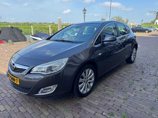 Opel astra 1.4 turbo cosmo 05-sbn-7 - afbeelding 1 van  19