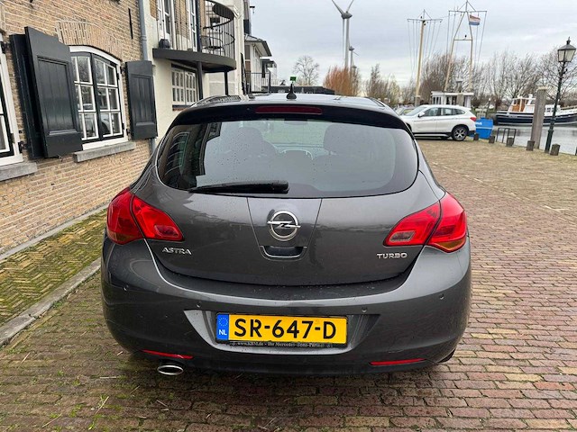 Opel astra 1.4 turbo gt sr-647-d - afbeelding 9 van  19