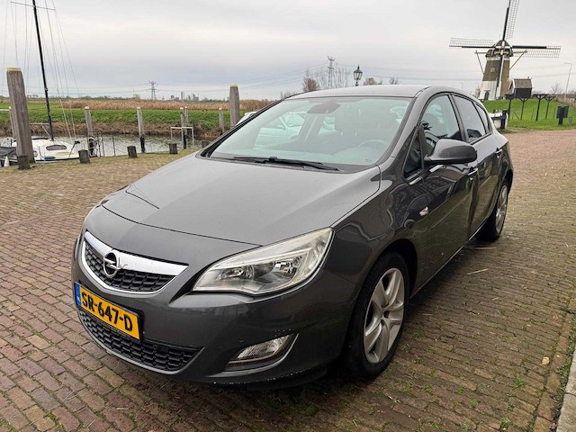 Opel astra 1.4 turbo gt sr-647-d - afbeelding 1 van  19