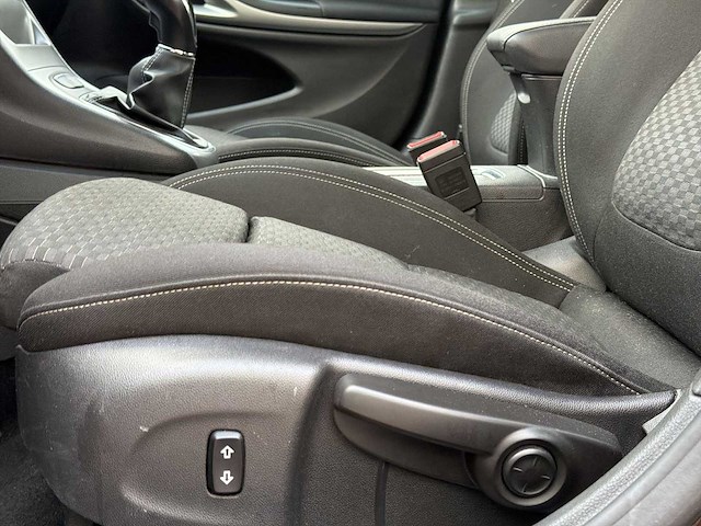 Opel astra 1.6 cdti online | kbr-16-t i - afbeelding 24 van  27