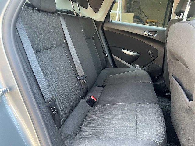 Opel astra 1.6 edition 2011 | 86-rsv-3 - afbeelding 19 van  28