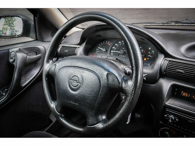 Opel astra 1.6i sport car sr-lg-62 - afbeelding 1 van  7