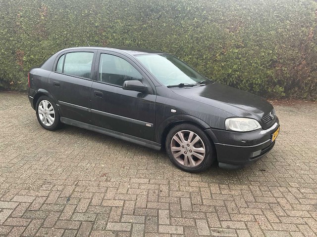 Opel astra 74-hh-gg - afbeelding 1 van  29