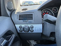 Opel astra astra 1.4i xep 16v cosmo 90, 2004 - afbeelding 9 van  29