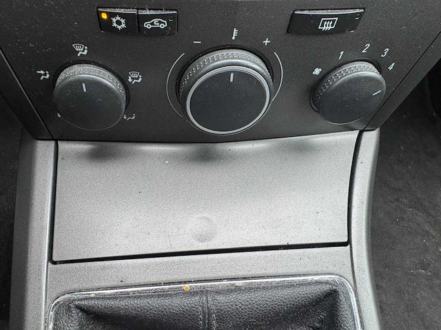 Opel astra gtc 1.6 enjoy 51-rf-ht - afbeelding 17 van  18